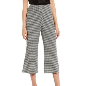 Gianni Bini Lena Houndstooth‎ Wide Leg
Crop Pants